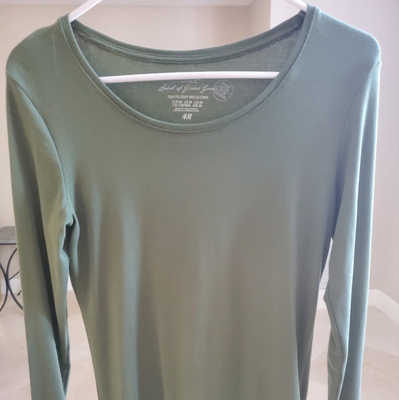 H&M Tops - $5 OR FREE WITH PURCHASE H&M Long Sleeves Tee